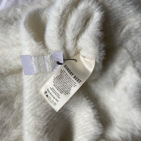 Sunday Best White Fuzzy V-Neck - Picture 4 of 4